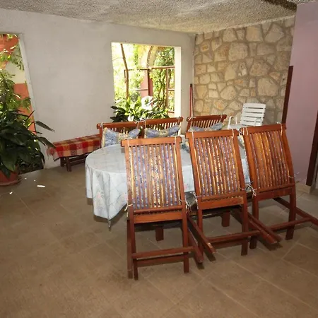 6585a Apartment *