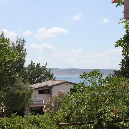 6585a Apartment *