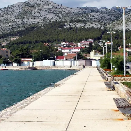 Starigrad 6585a *