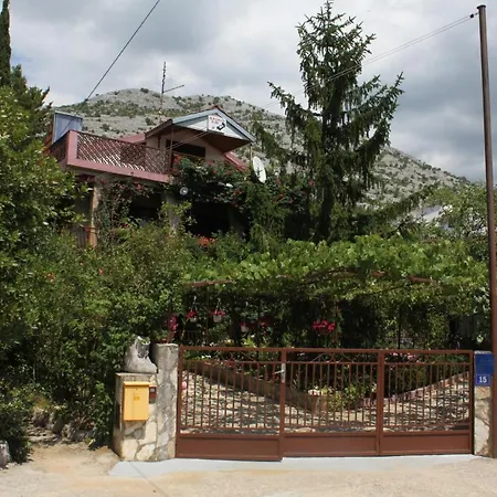 Apartment 6585a