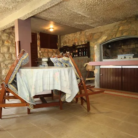 Starigrad 6585a *