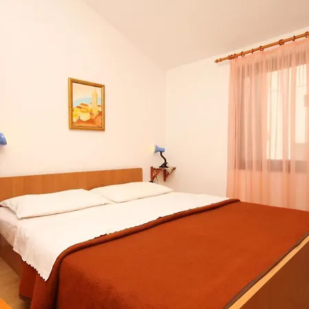 Starigrad 6585a *