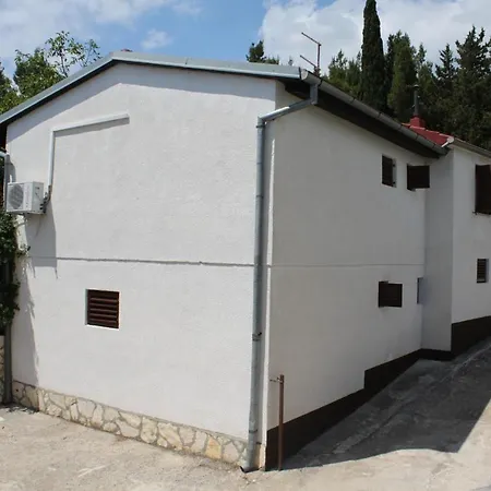 Starigrad 6585a